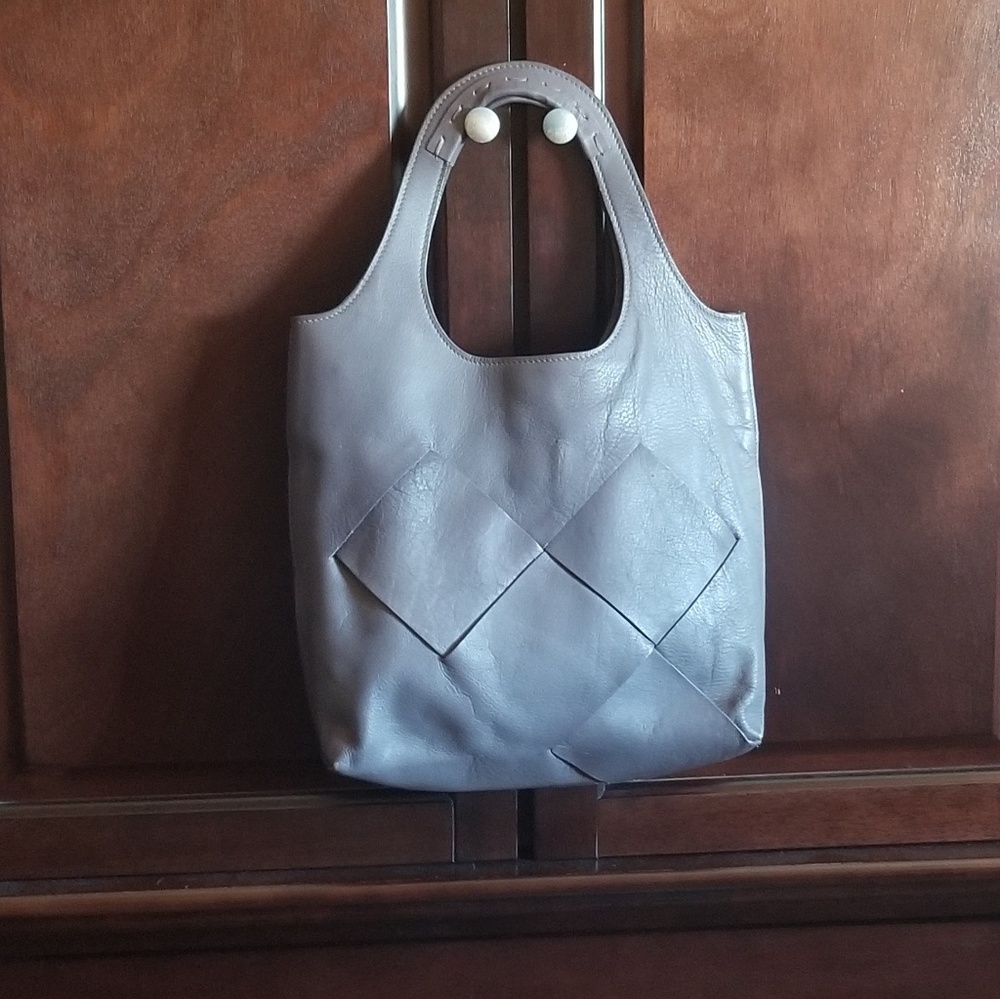 Leather shoulder bag